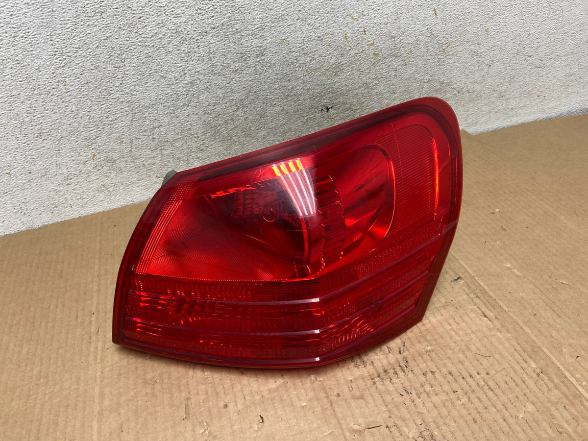 2008 to 2015 Nissan Rogue Right Passenger Rh Side Tail Light AI5871 LK0