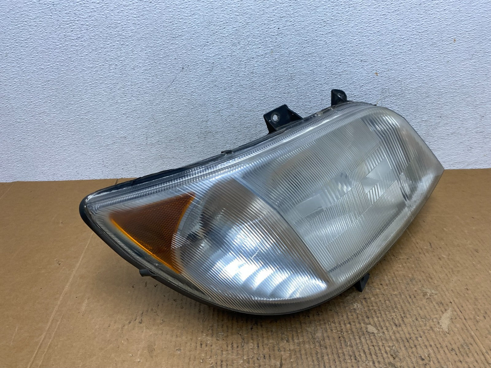 2005 to 2006 Mercedes Sprinter Right Passenger Headlight Halogen AE1607 DG2