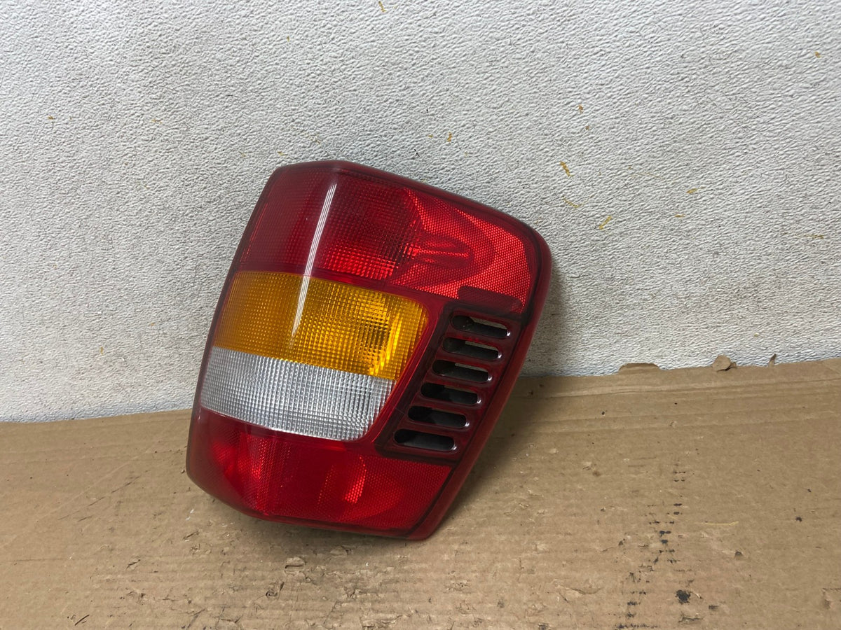 1999-2004 Jeep Grand Cherokee WJ Right Passenger Rh Tail Light AH9239 LK2