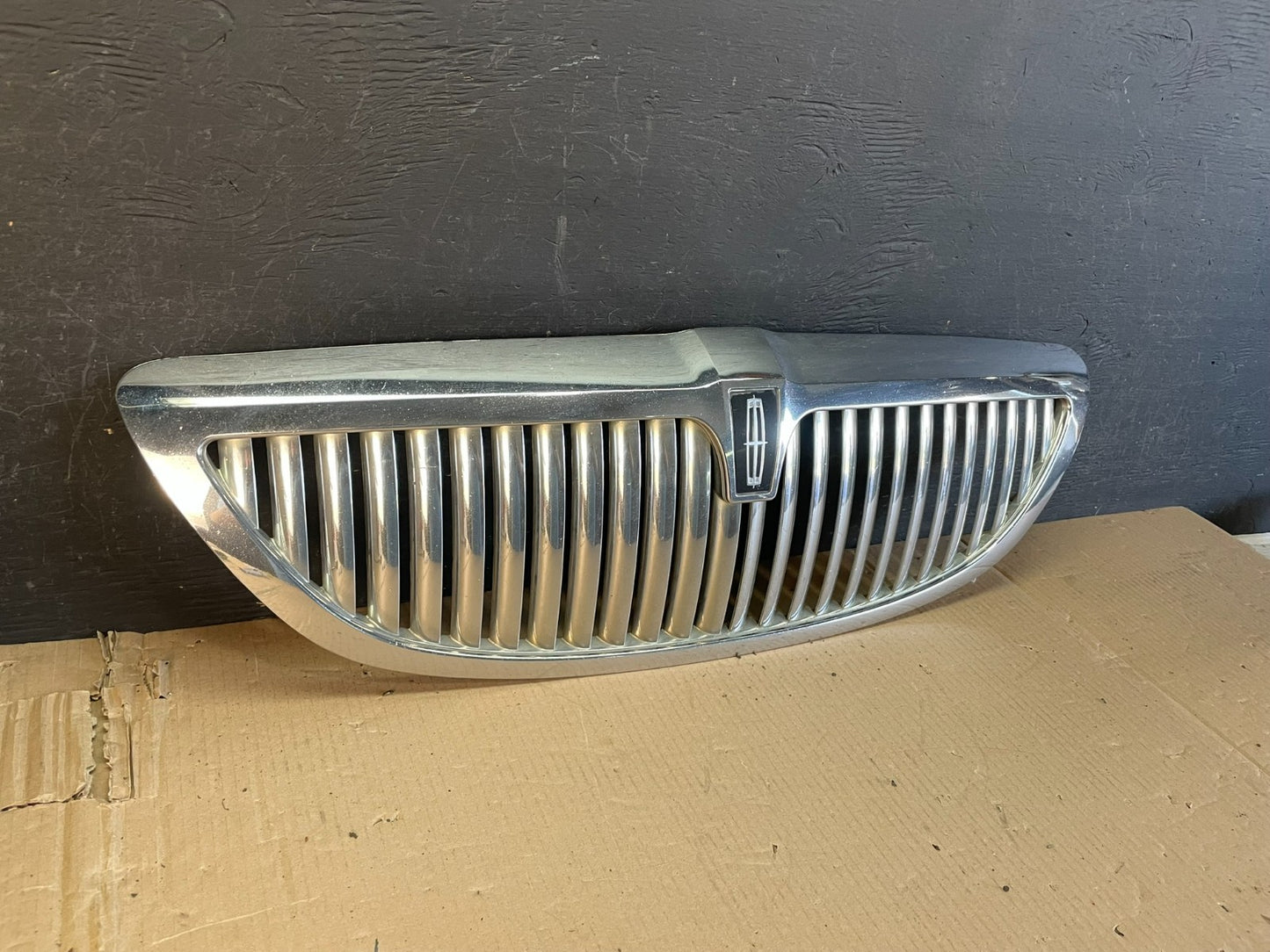 2003 to 2011 Lincoln Town Car Front Upper Grille Grill Chrome W/Emblem AE3634 DG1