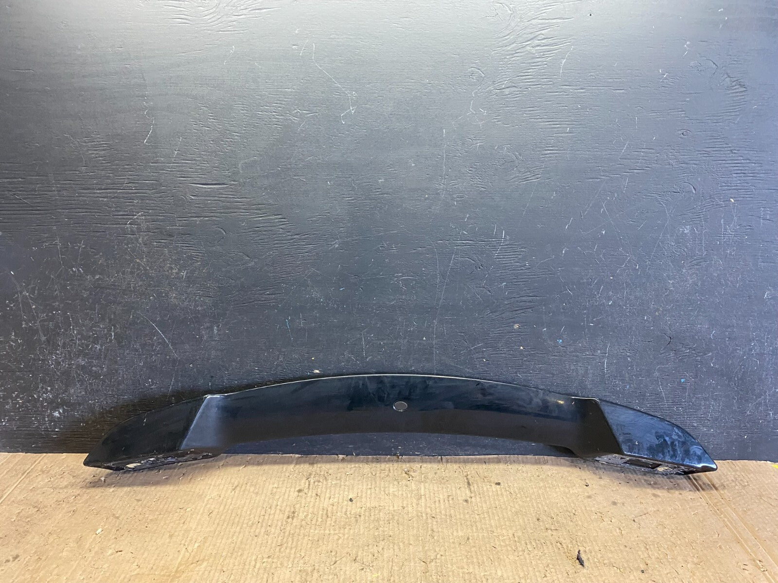 2008 to 2014 Land Rover LR2 Rear Trunk Tail Light Lift Gate Spoiler j09305