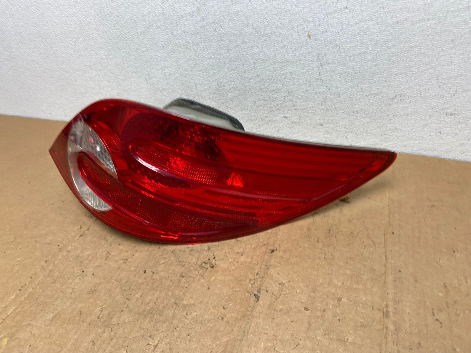 2006-2010 Mercedes W251 R-CLASS Right Passenger RH Side Tail Light AD0502 LK1