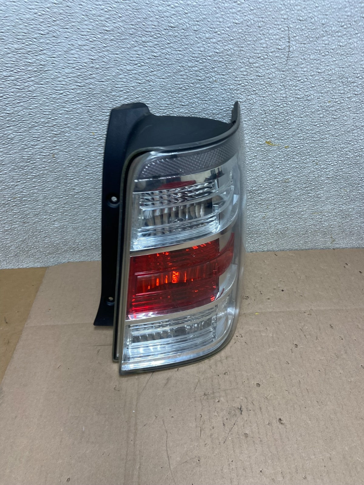 2008 - 2011 Mercury Mariner Right Passenger Side Tail Light AA0325 DW2
