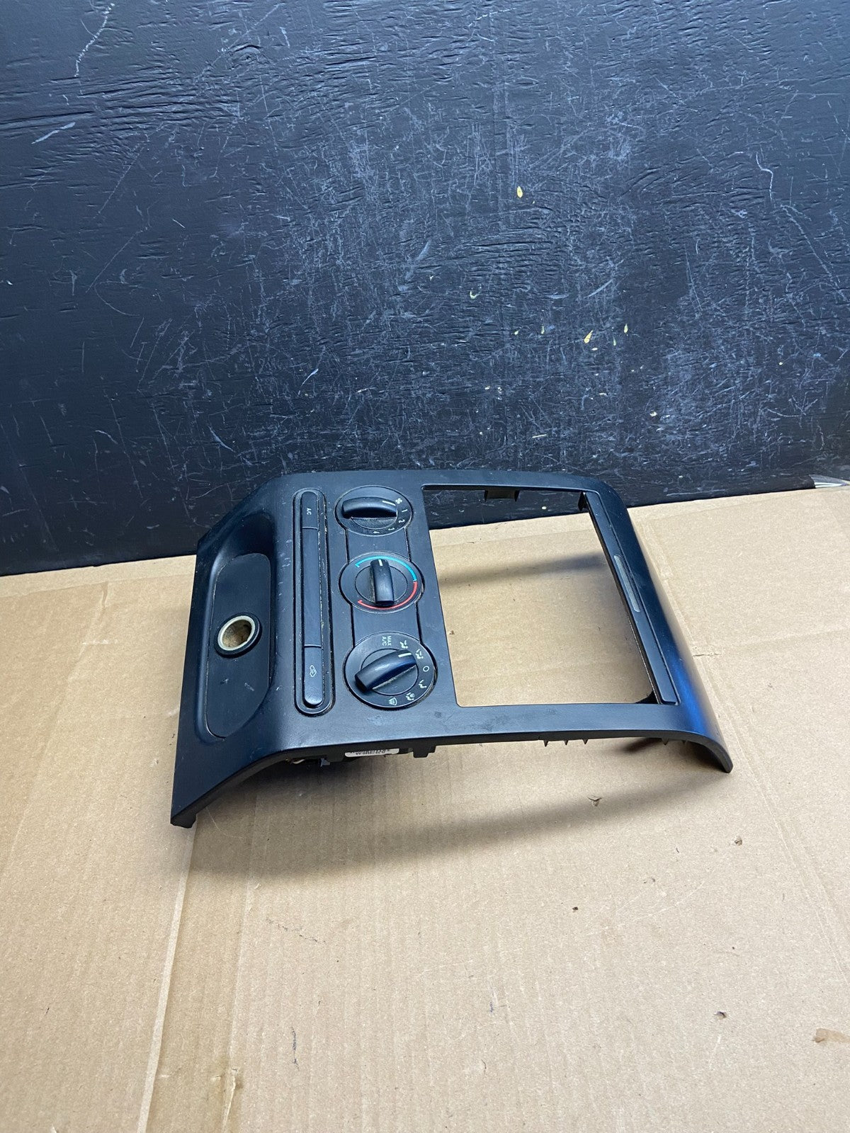 2004 to 2008 Ford F150 Radio Climate Dash Bezel Surround Black AD2091 DG2