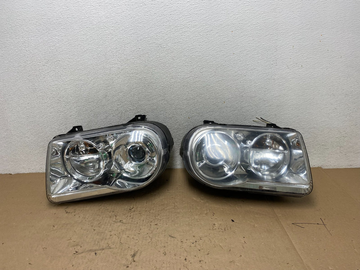 2005 to 2010 Chrysler 300C Left+Right Side Halogen Headlights AG4447 DW0