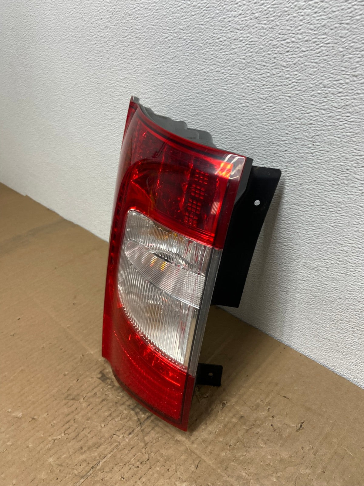 2011-2016 Chrysler Town and Country Left Driver LH Side Tail Light AB8400 LK1