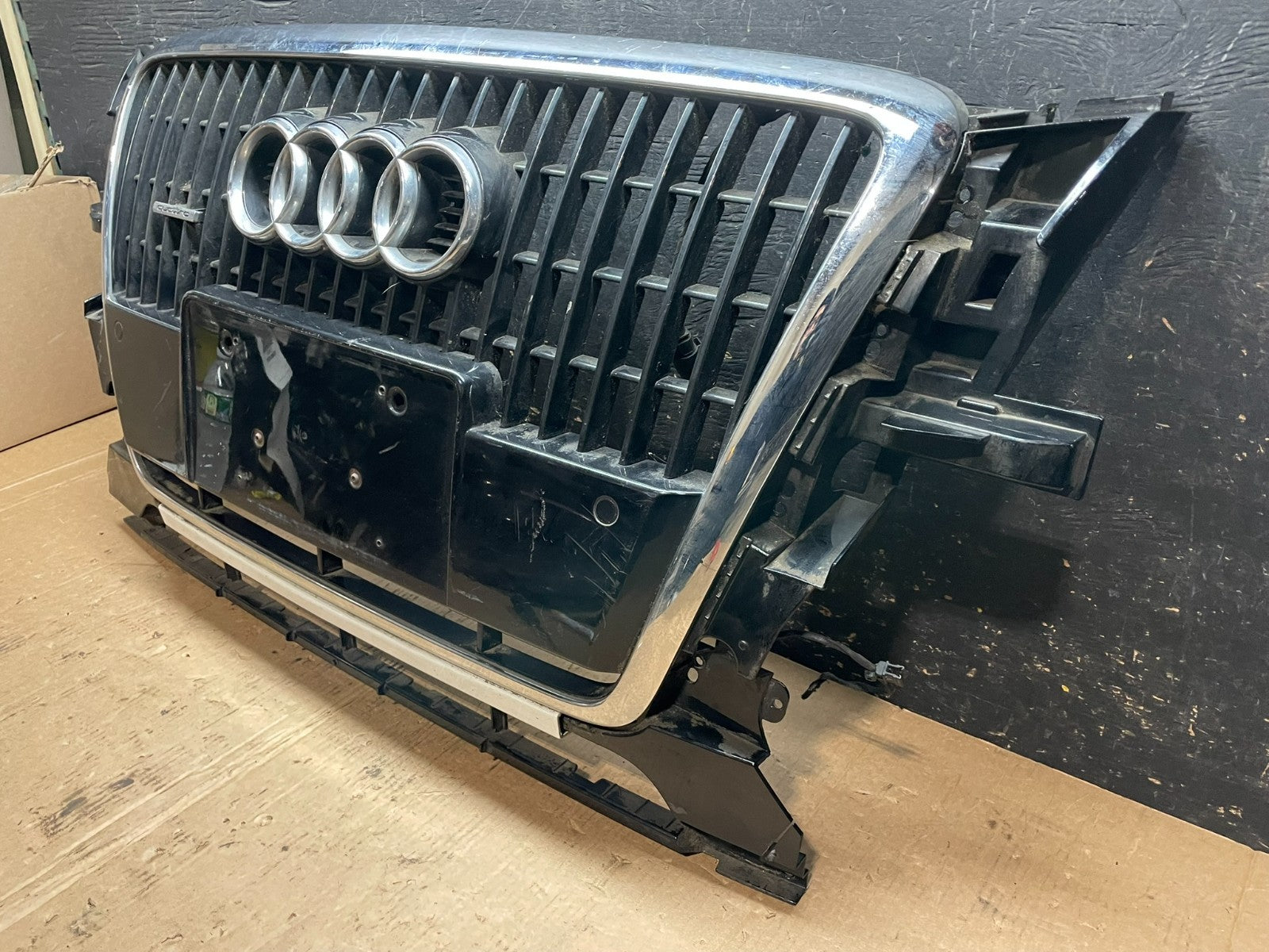 2012 to 2017 Audi Q7 Front Upper Grill Grille  OEM z5950 DG2