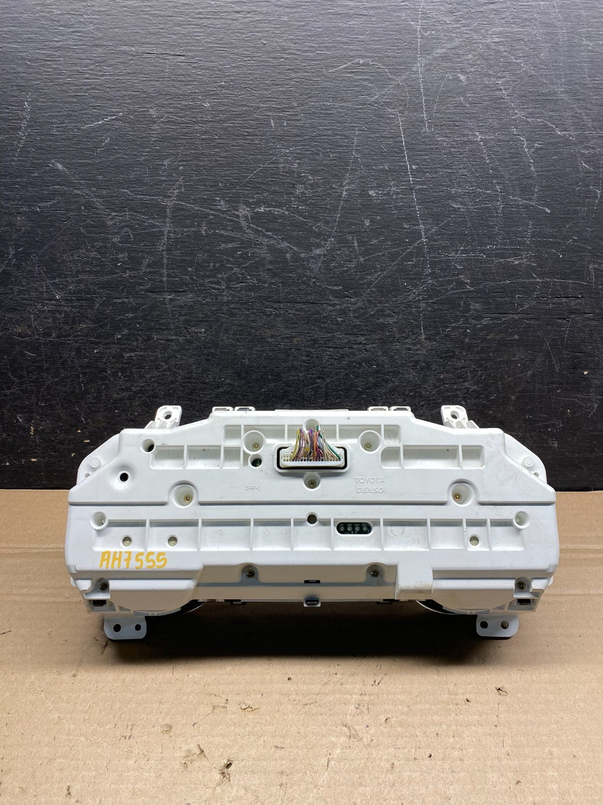 2004 2005 Toyota Sienna Speedometer Cluster Gauge AH7555 DG3