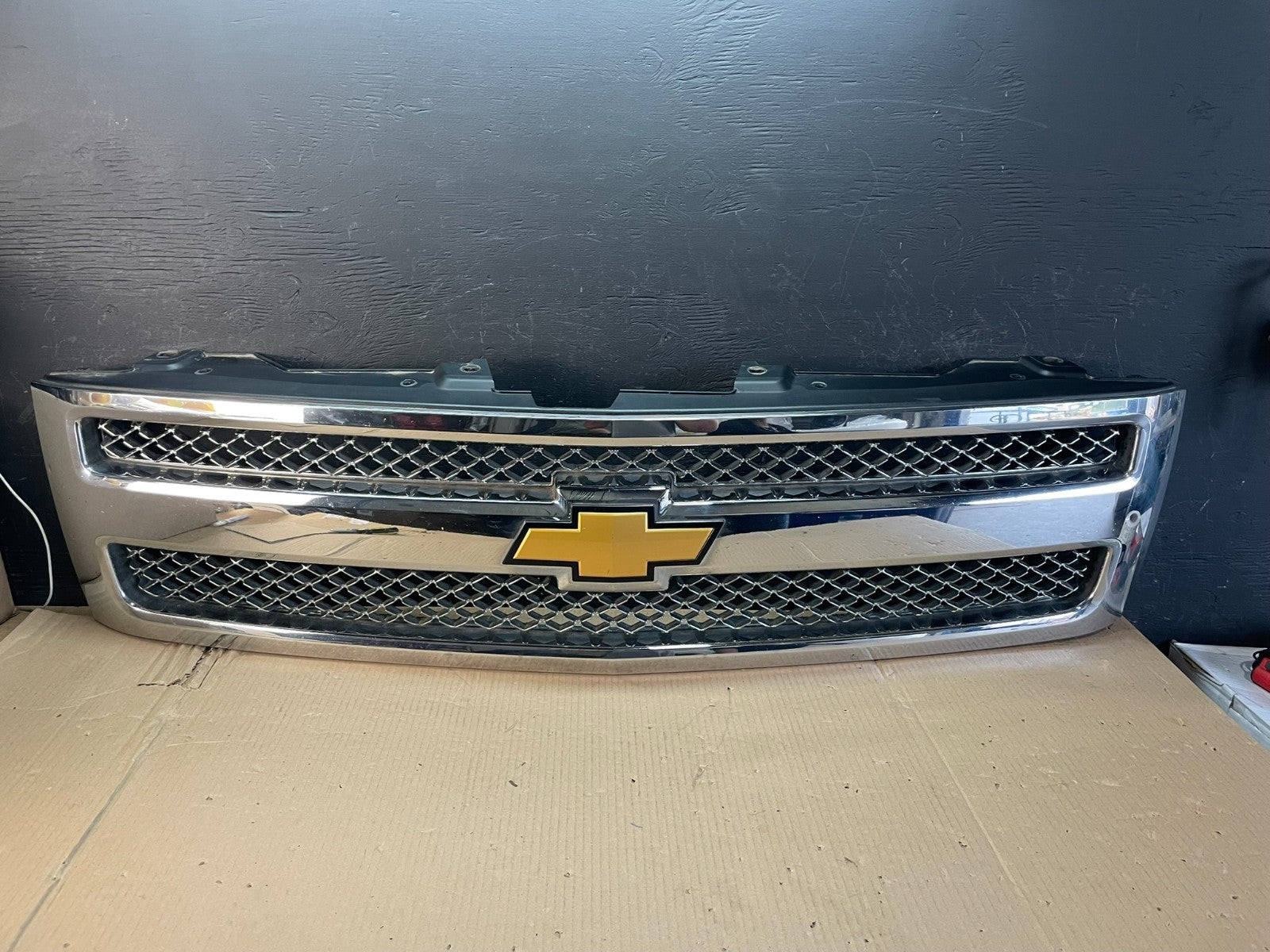 2007 to 2013 Chevrolet Silverado 1500 Front Chrome Grille Grill AE3618 DG0