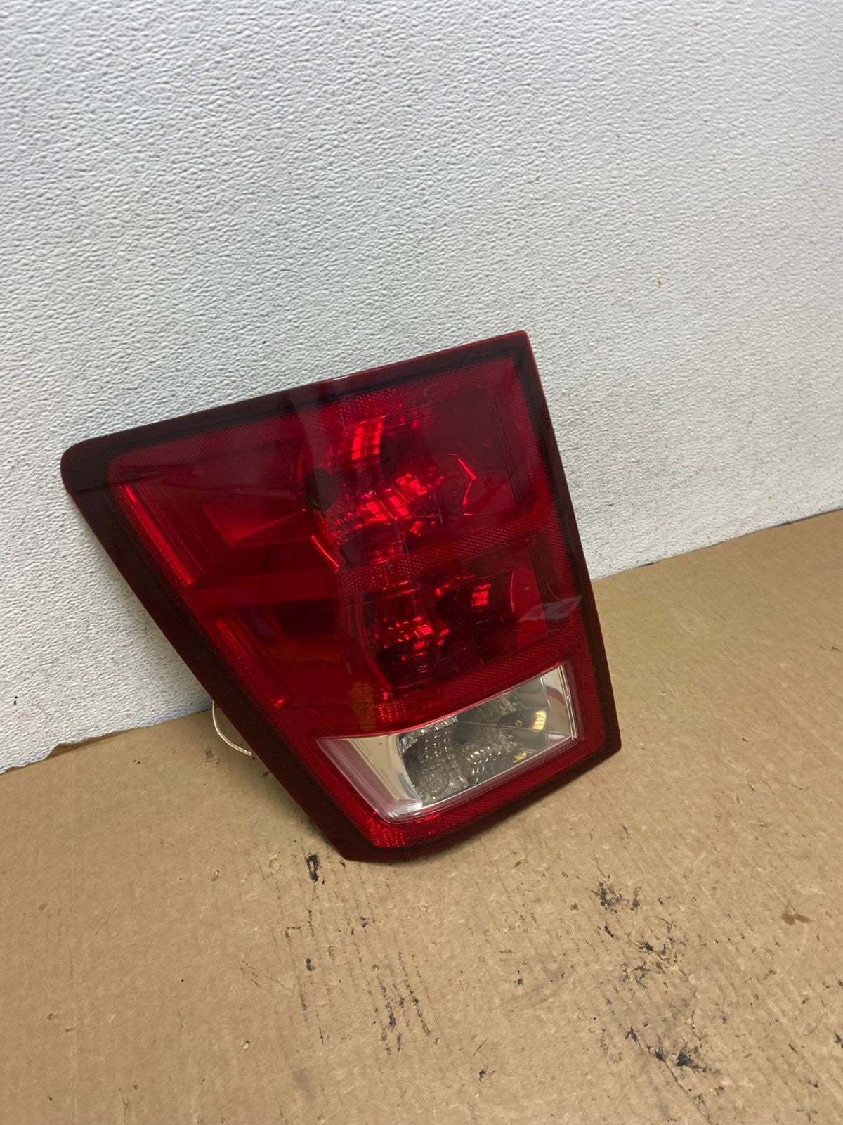 2005 to 2006 Jeep Grand Cherokee Left Driver Side Lh Tail Light AG2224 LK2