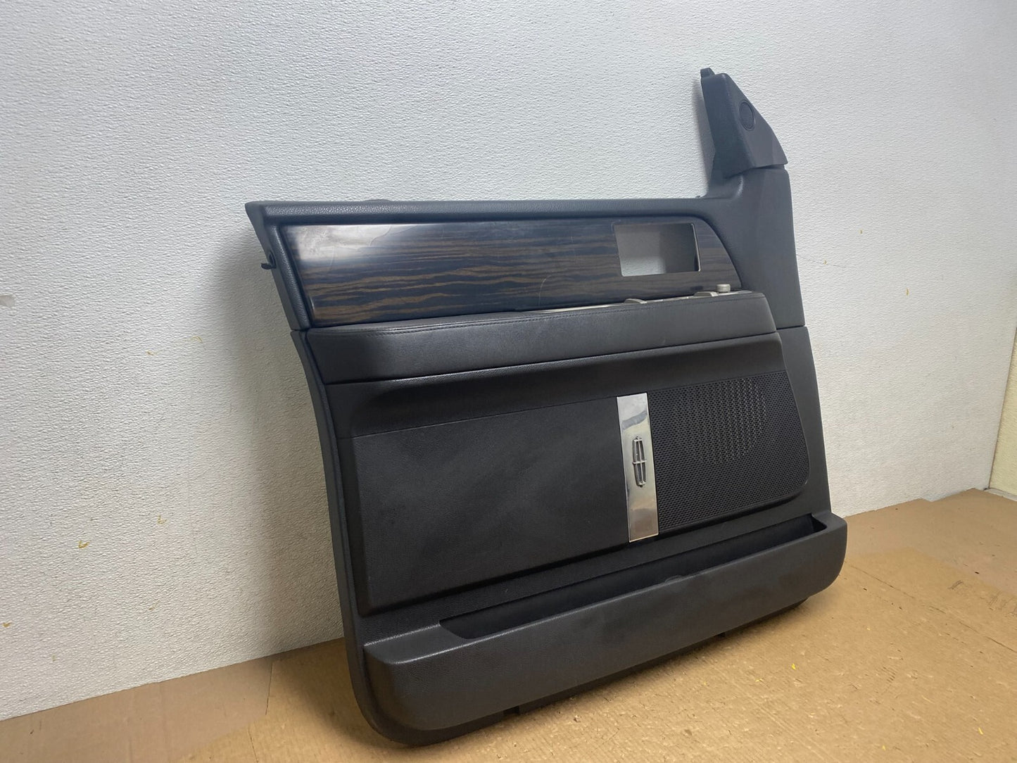 2007-2015 Lincoln Navigator Left Front Door Panel G1773 DG12