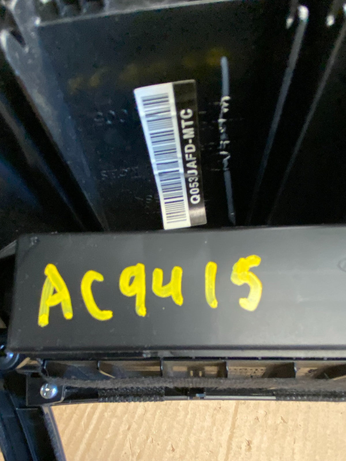 2014 2015 Kia Sorento Center Radio Climate Control Clock Trim Heat Seat AC9415 D6