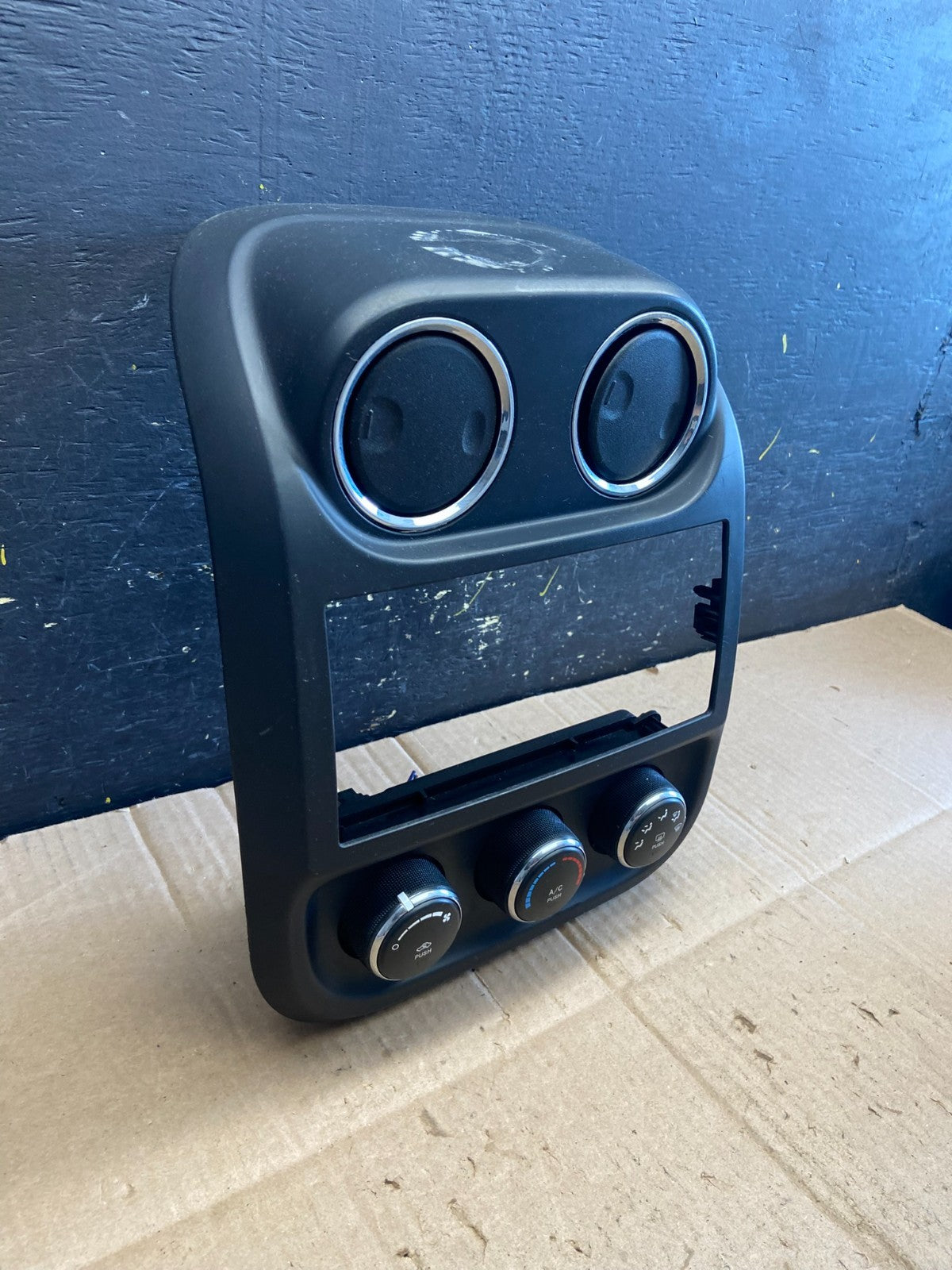 2011 to 2017 Jeep Patriot Dash Climate Temperature Control Radio Bezel AA8071 DG3