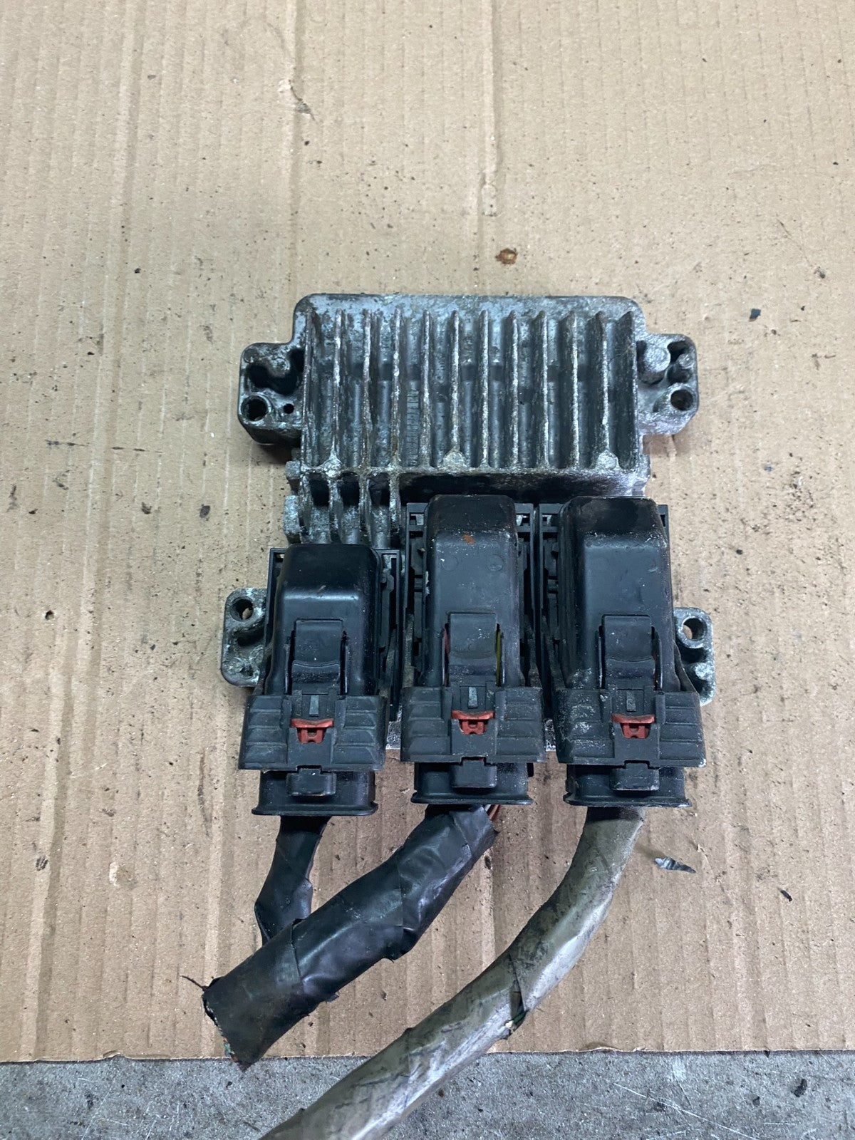 2008 - 2009 Yukon Tahoe Engine Control Module Computer ECM ECU Q2937 DG2