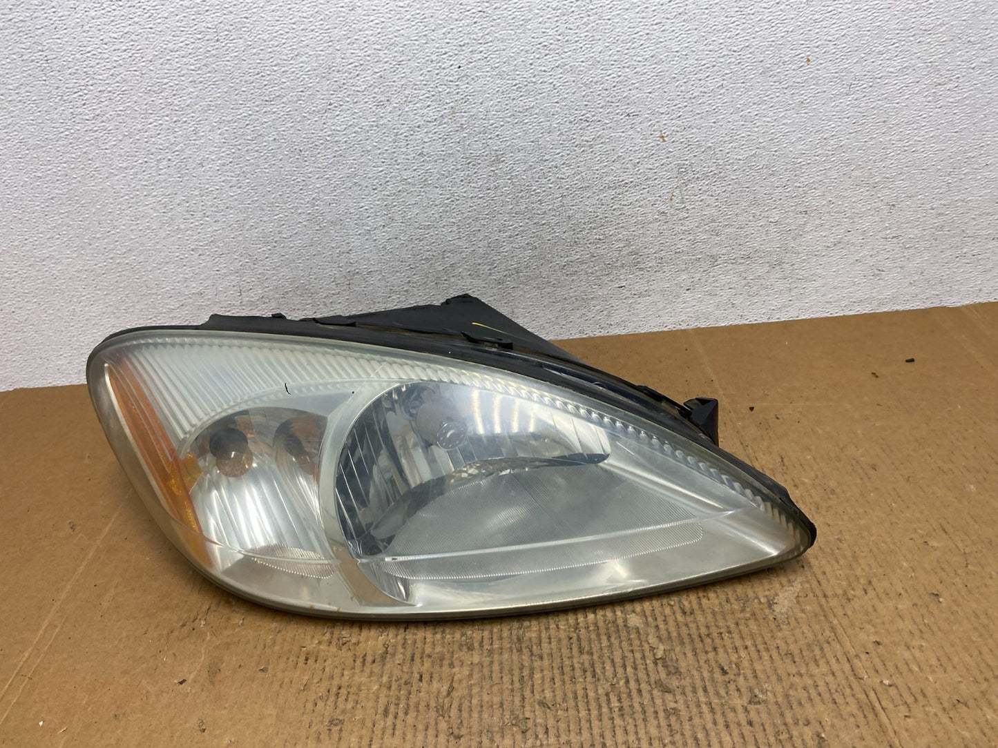 2000 to 2007 Ford Taurus Right Passenger RH Side Halogen Headlight AE1470 DW0