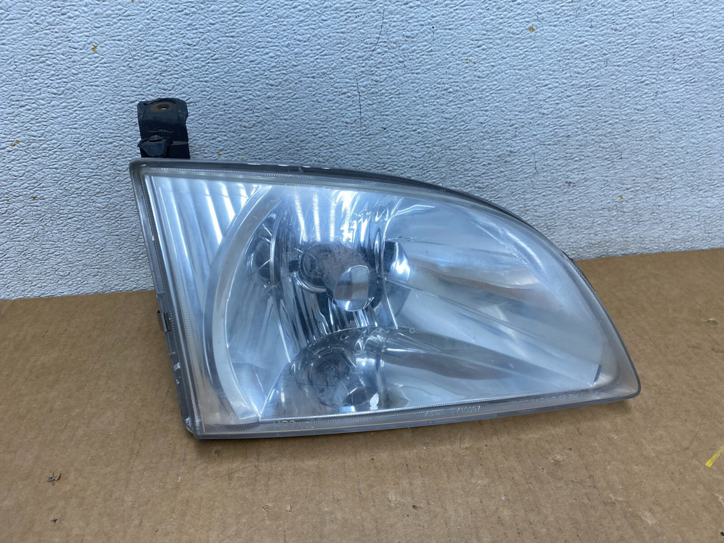 2001 2002 2003 Toyota Sienna Right Passenger Rh Side Headlight Halogen I06060