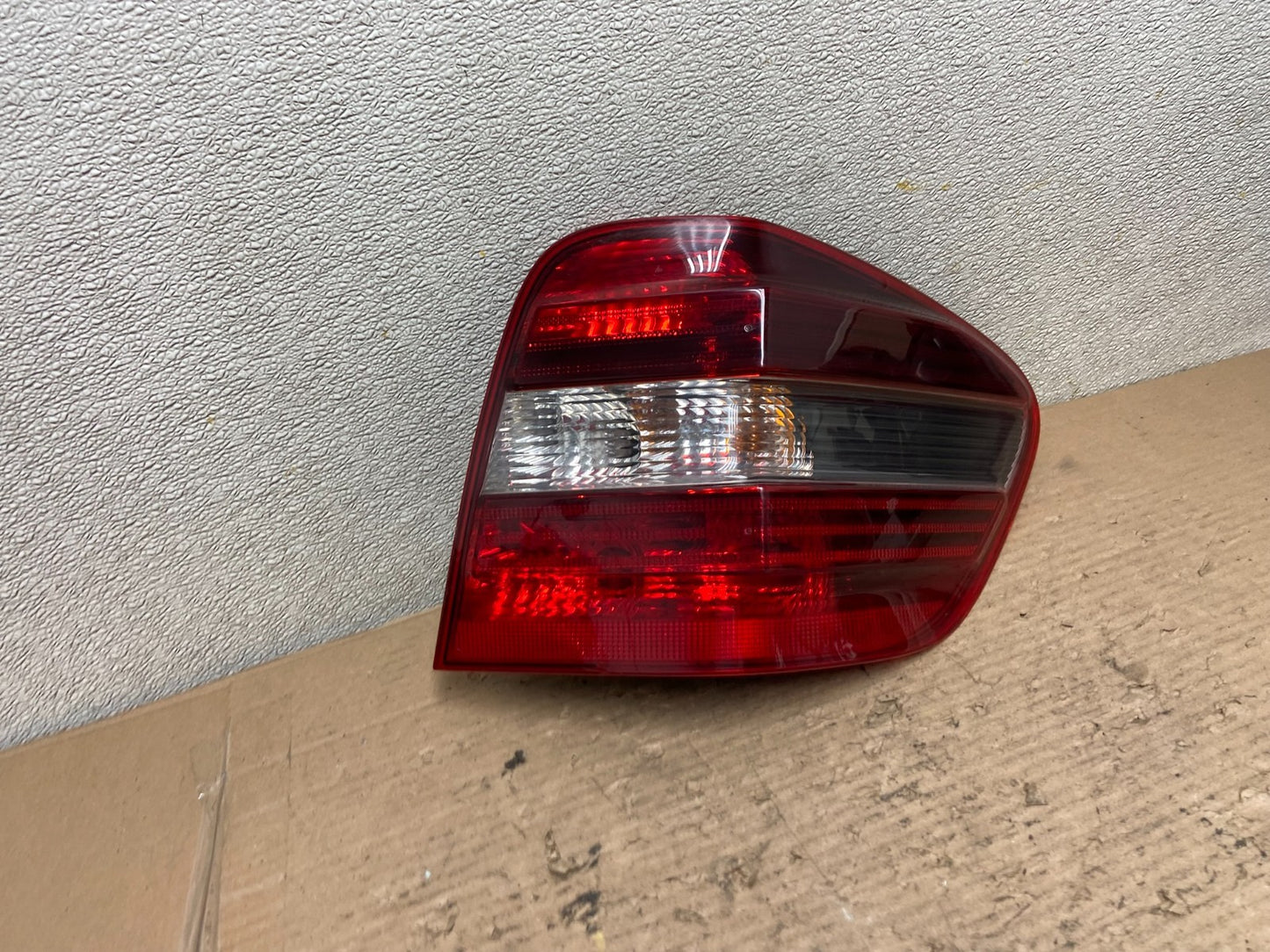 2009 to 2011 Mercedes ML350 ML-Class Right Passenger RH Tail Light AA9641 LK2