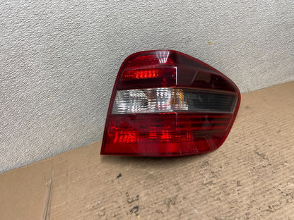 2009 to 2011 Mercedes ML350 ML-Class Right Passenger RH Tail Light AA9641 LK2