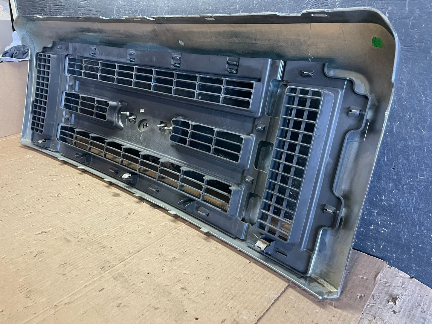 2008 to 2014 Ford Econoline E150 E250 Front Upper Chrome Grill Grille Y9709 DG5