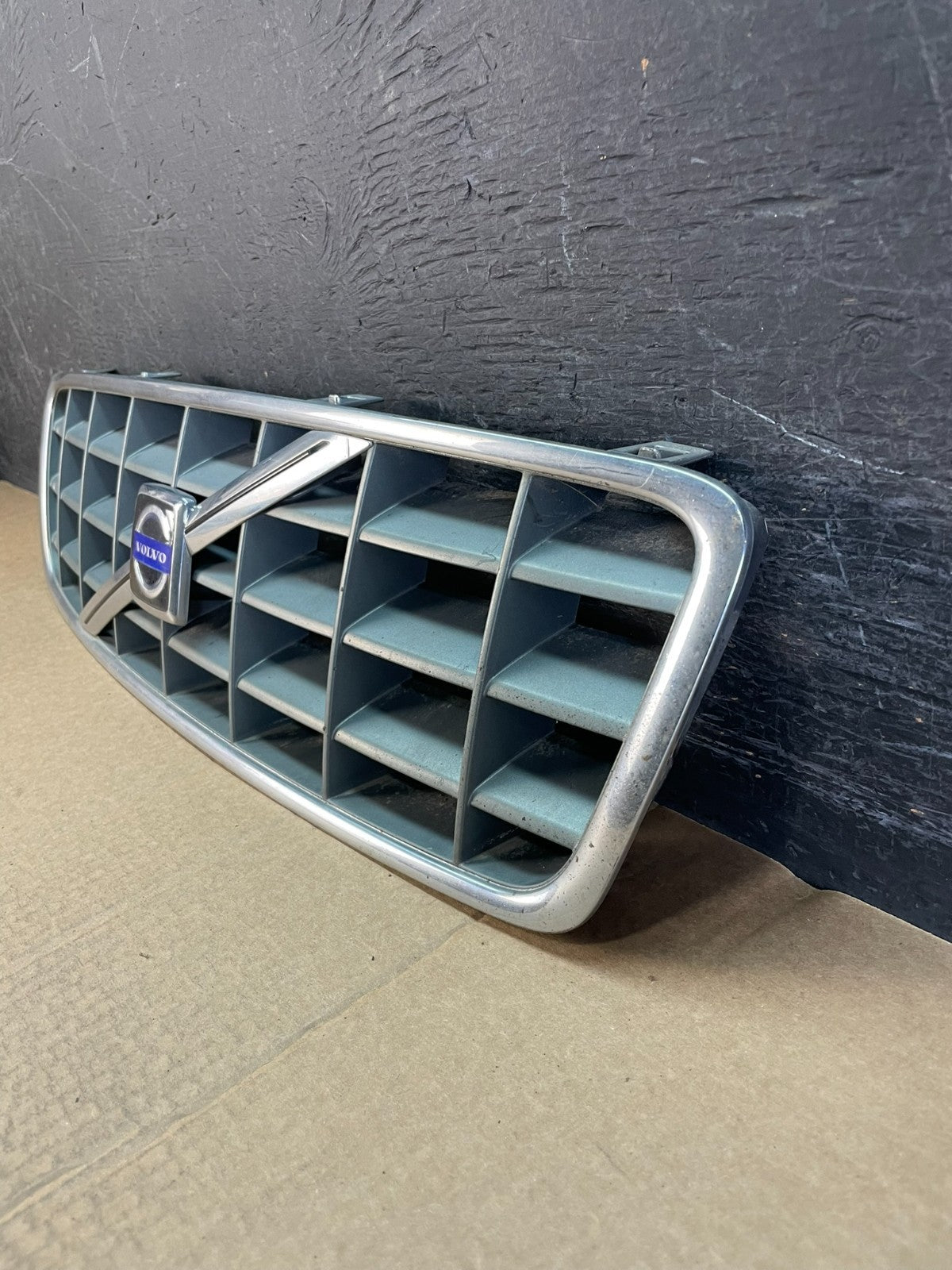 2001 to 2004 Volvo XC70 Front Upper Grill Grille AF5189 DG1