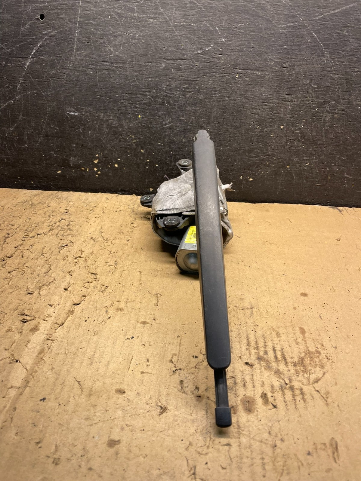 2011 to 2019 Ford Explorer Rear Windshield Wiper Motor OEM W6836 DG2