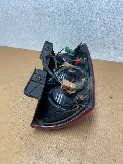 2007 to 2011 GMC Yukon Right Passenger RH Side Tail Light AE2727 LK6