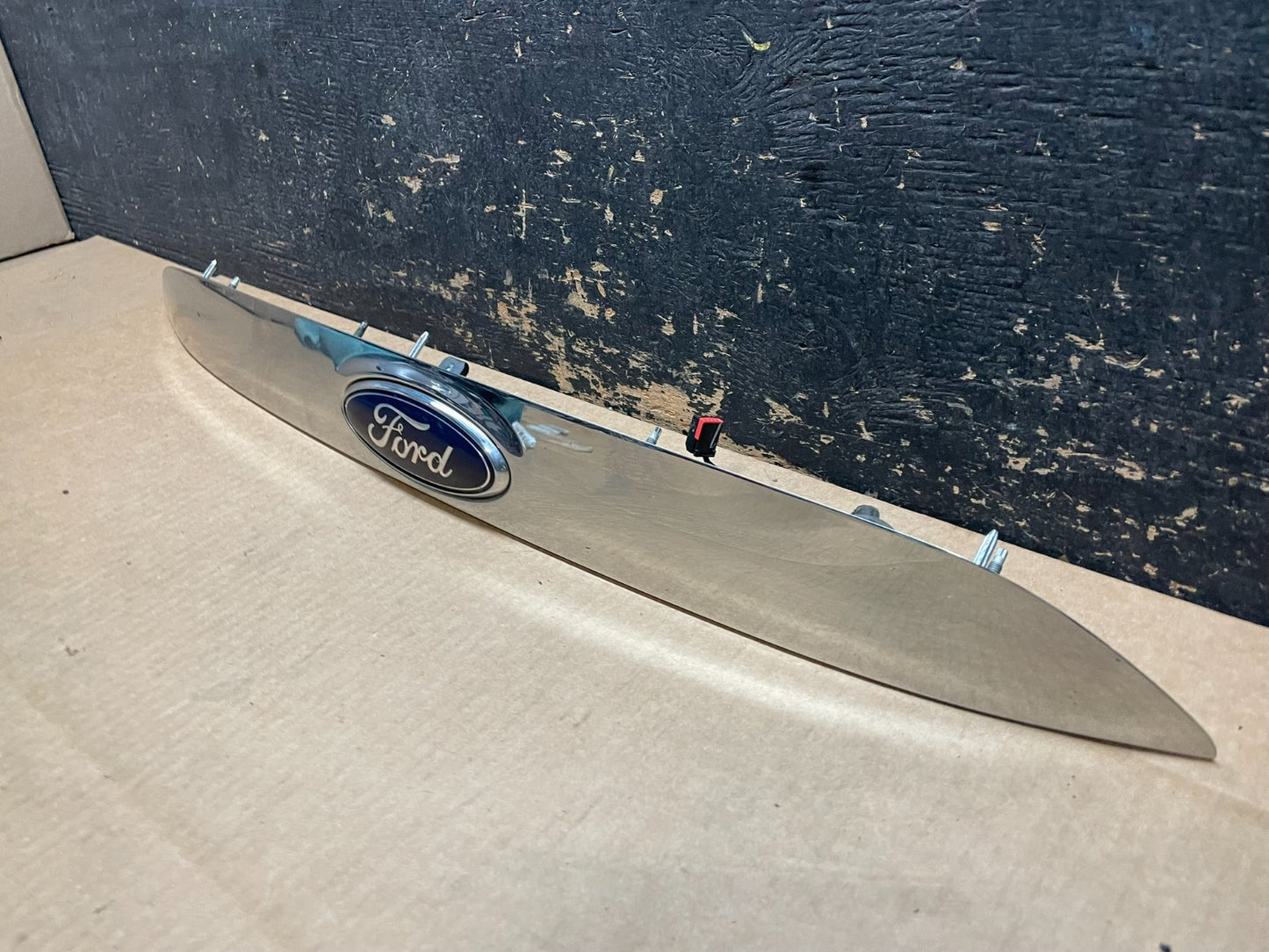 2013 to 2016 Ford Escape Rear Trunk Molding Trim aa9027 DG2