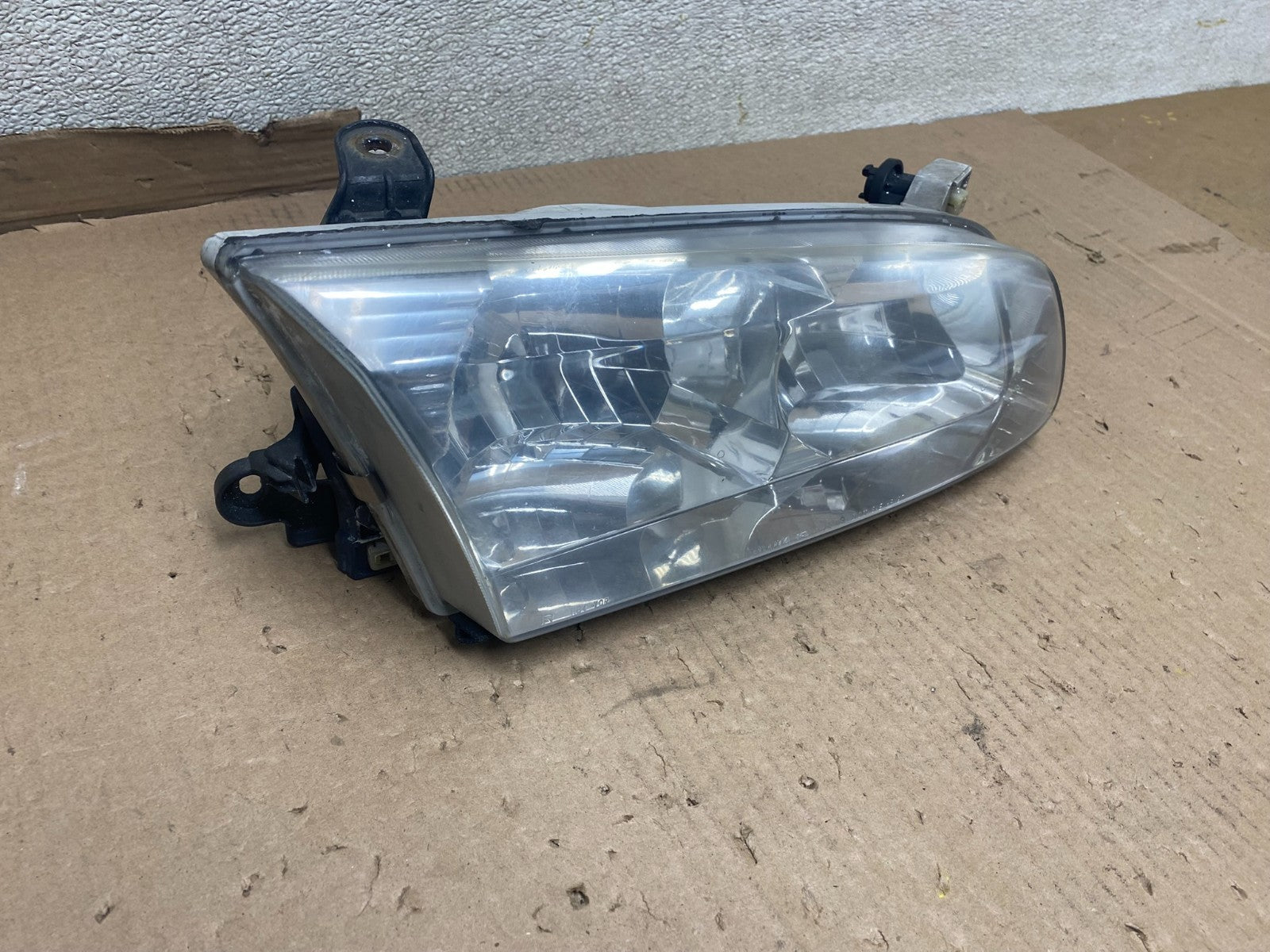 2000 to 2001 Toyota Camry Sedan Right Headlight Clear Lens U8656 DW2