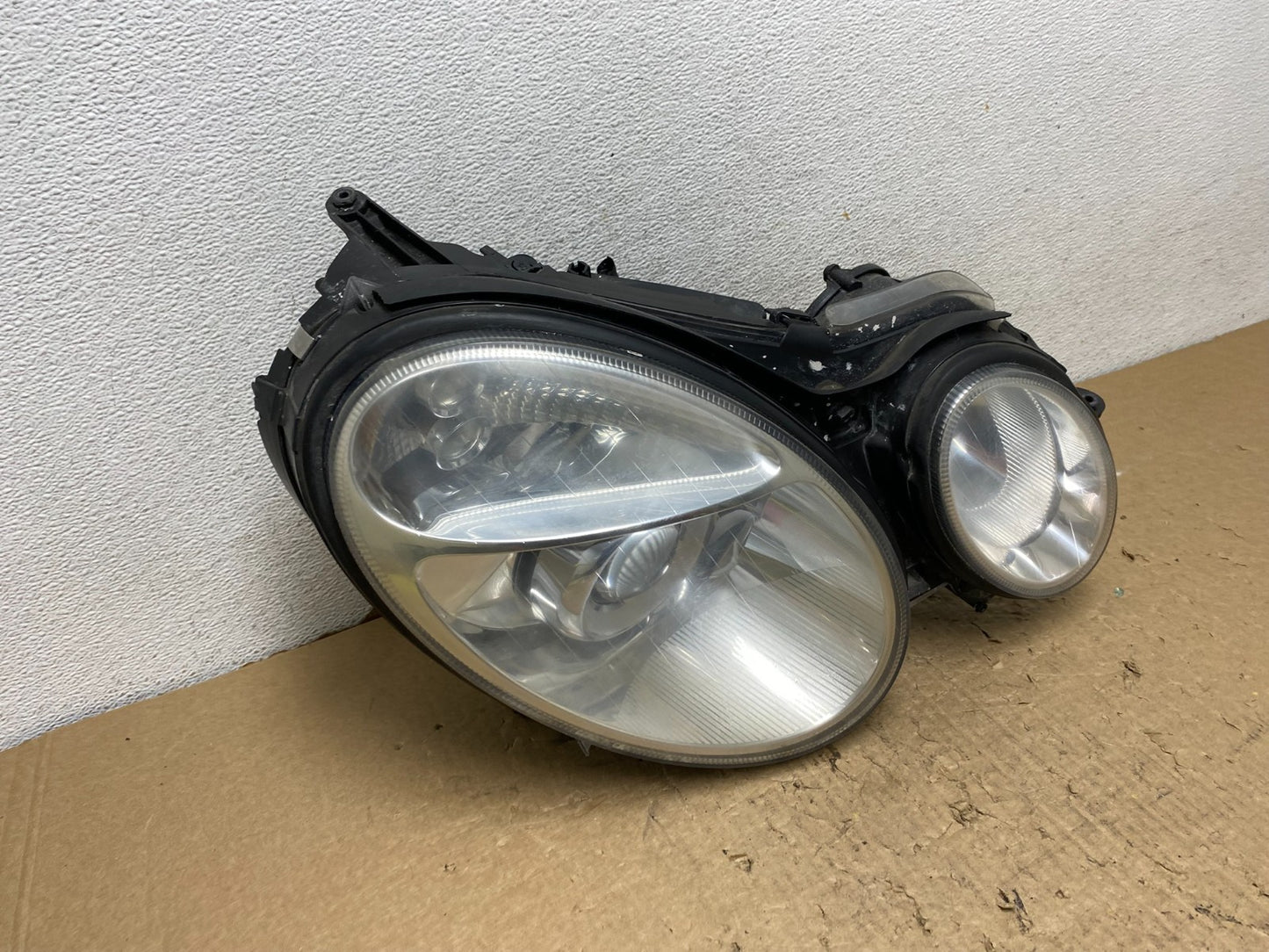 2003-2006 Mercedes E E320 E350 Class Right Passenger Halogen Headlight AF8199 DW2