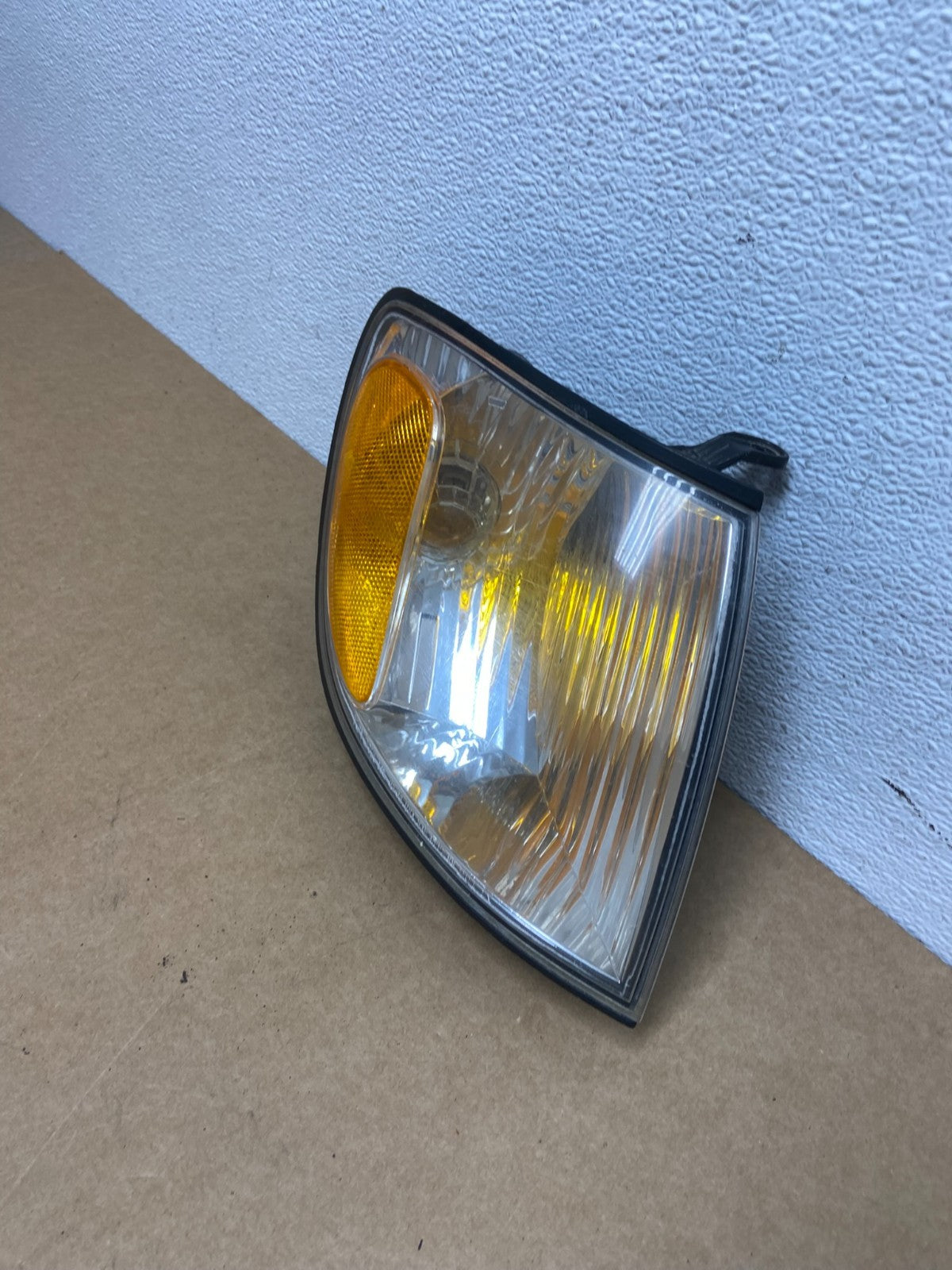 2001 to 2003 Toyota Sienna Turn Signal Right Passenger RH Lamp AC1687 DW1