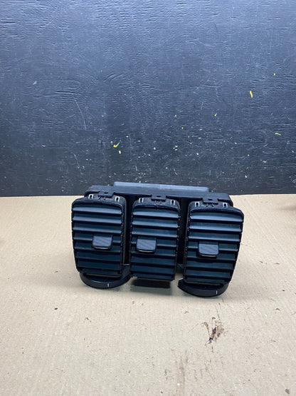 2007 - 2012 GMC Acadia Center Console Air Vent Grille OEM Q6952 DG0