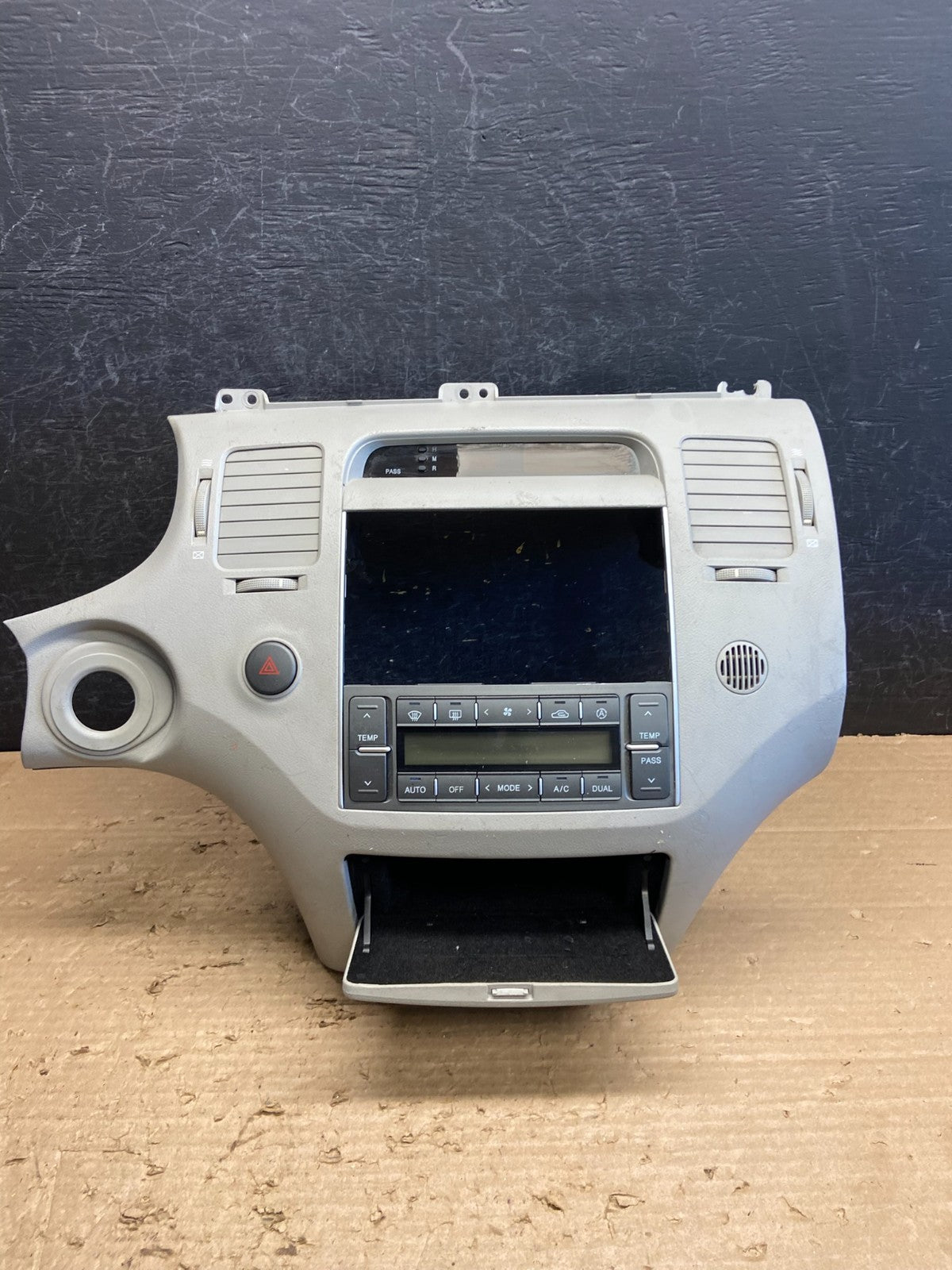 2006 to 2011 Hyundai Azera Radio Climate Control Trim Panel Bezel AG8780 DG1