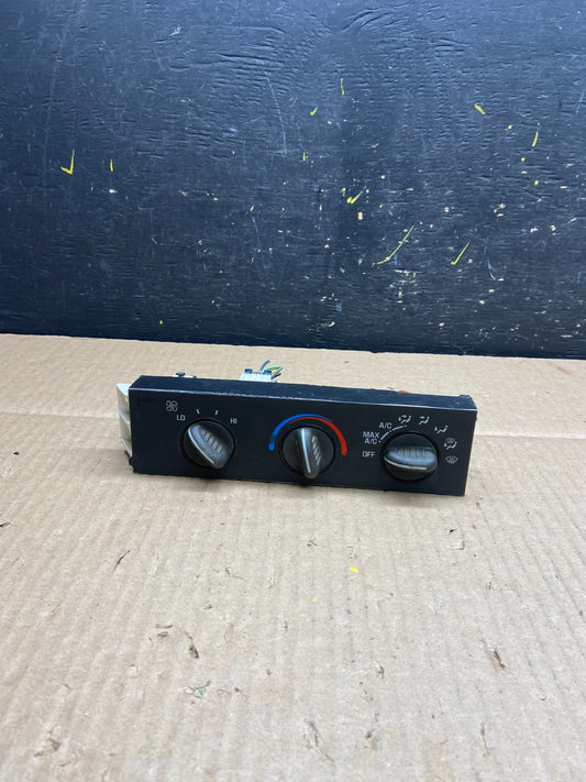 2001 - 2007 GMC Chevrolet Astro Express Climate Control A/C U5998 PS0