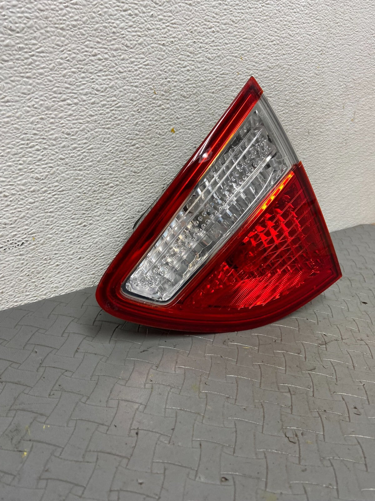 2007 to 2012 Hyundai Veracruz Right Passenger RH Inner Tail Light OEM C0271 DG12