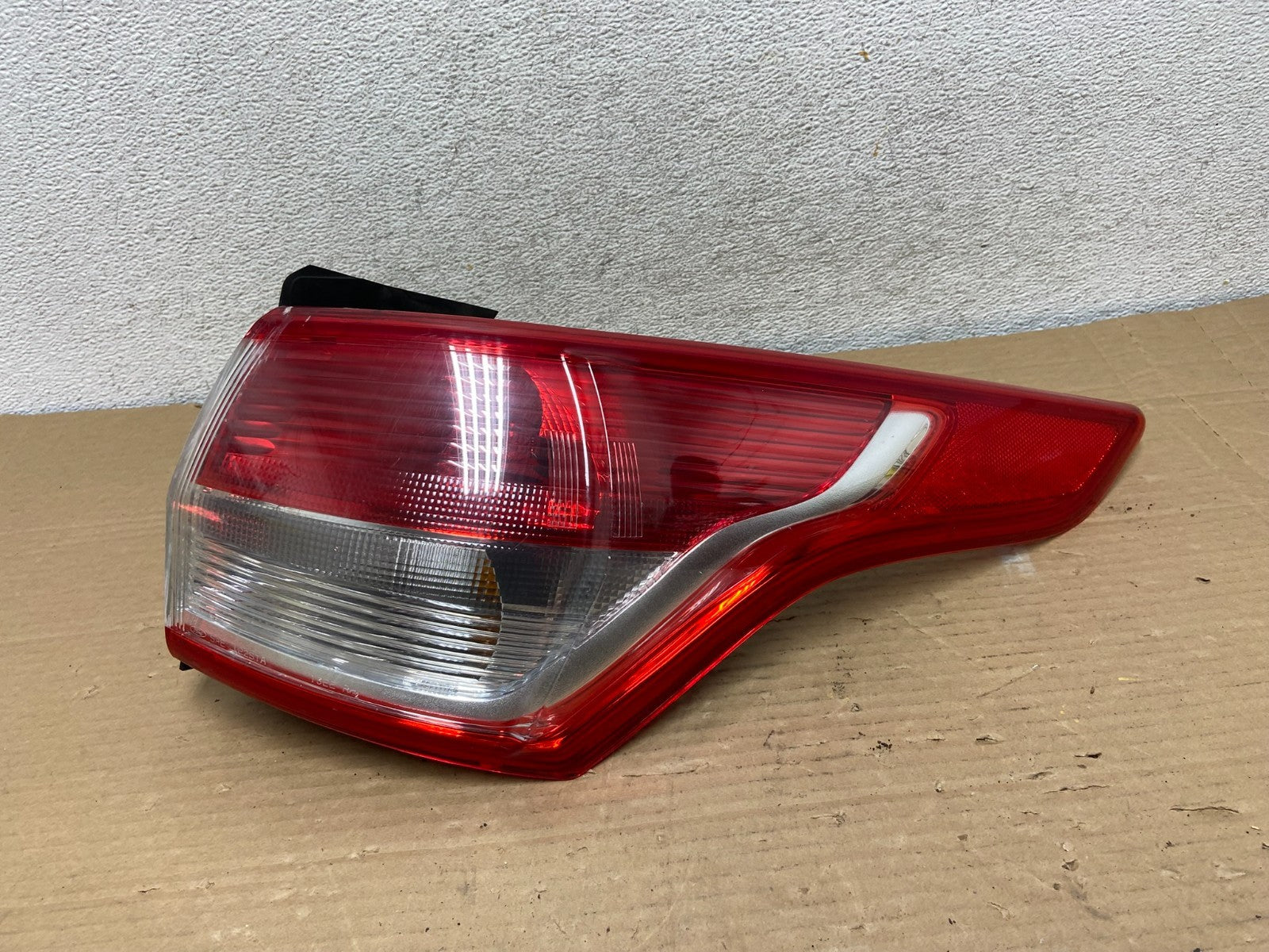 2013 to 2016 Ford Escape Right Passenger RH Side Tail Light AG8984 DW0