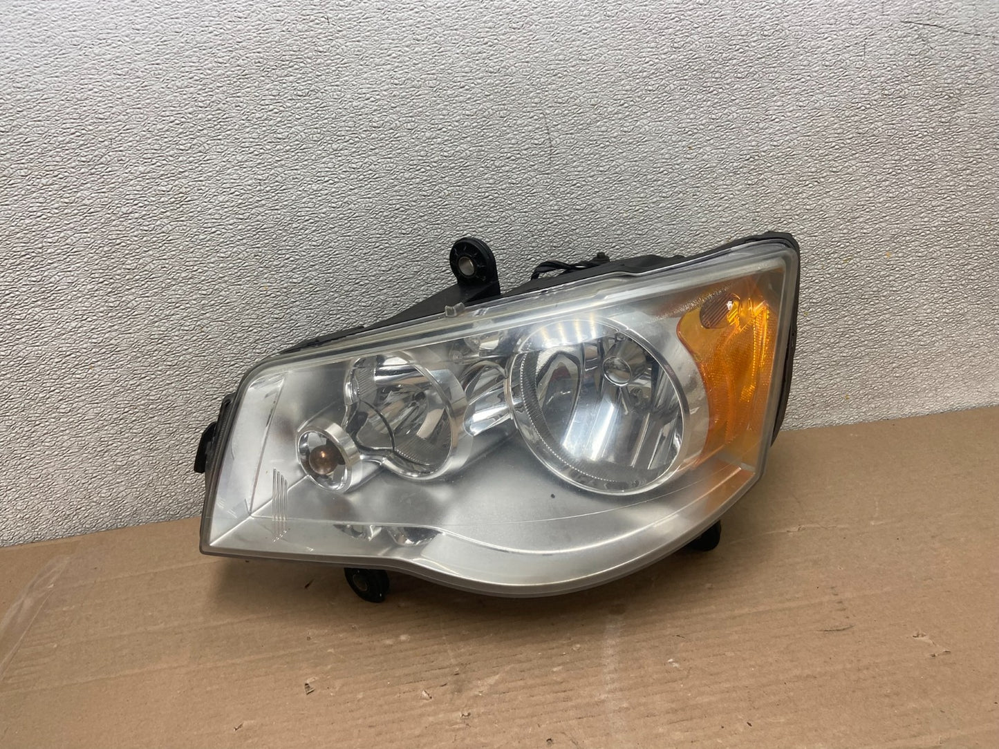 2008 to 2016 Chrysler Town and Country Left Driver Lh Side Headlight AA8711 DW0