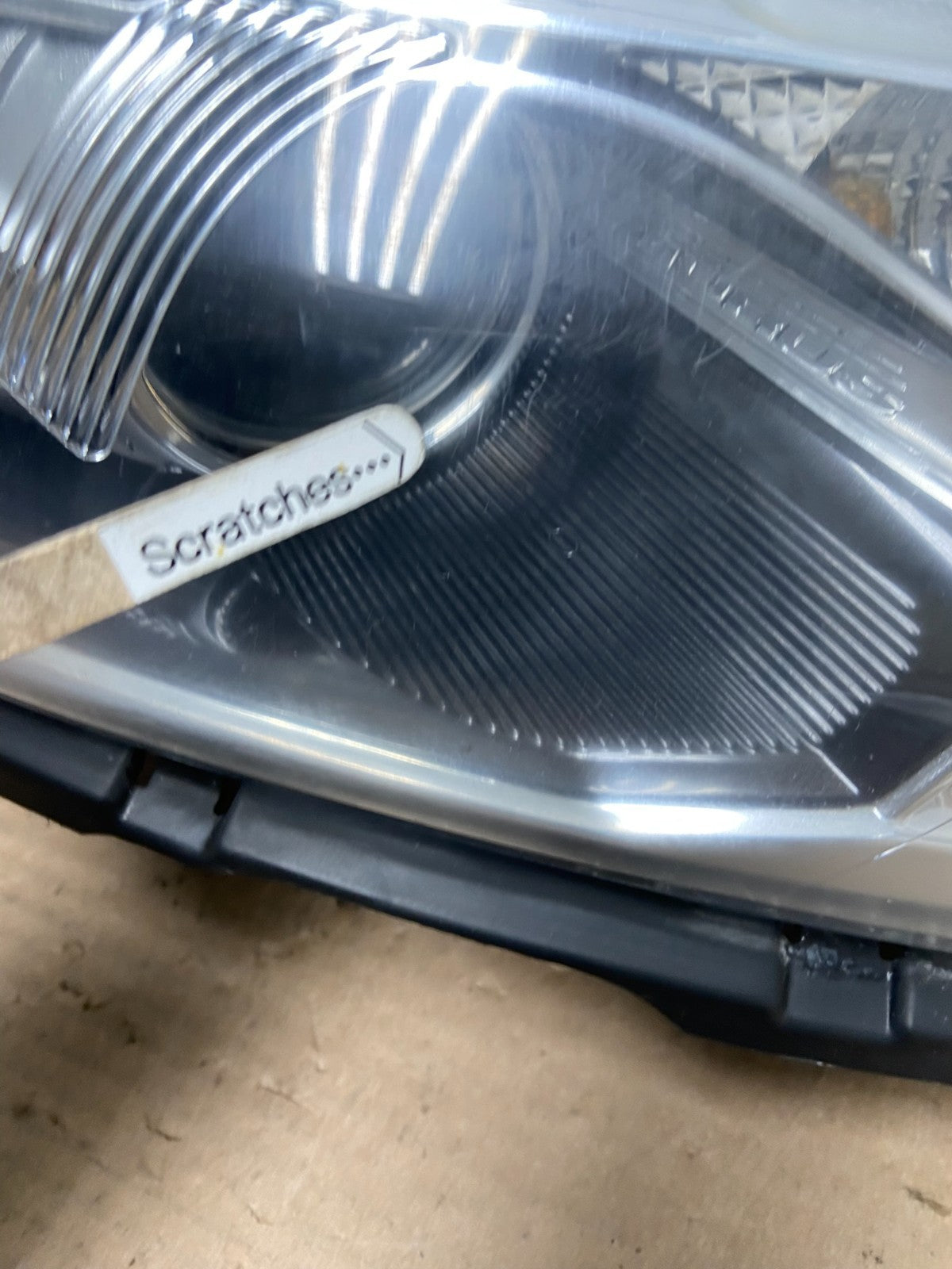 2013 to 2019 Ford Taurus Right Passenger RH Side Headlight Halogen OEM AB0133 DW3