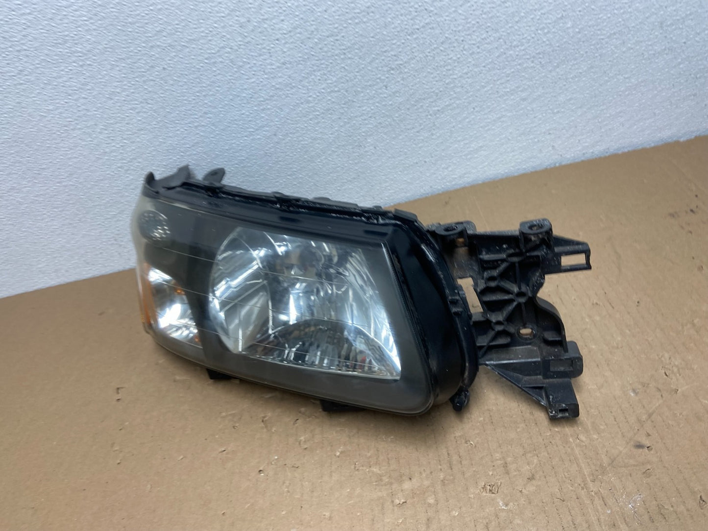 2003 2004 Subaru Forester Right RH Side Headlight Halogen AB6542 DW1