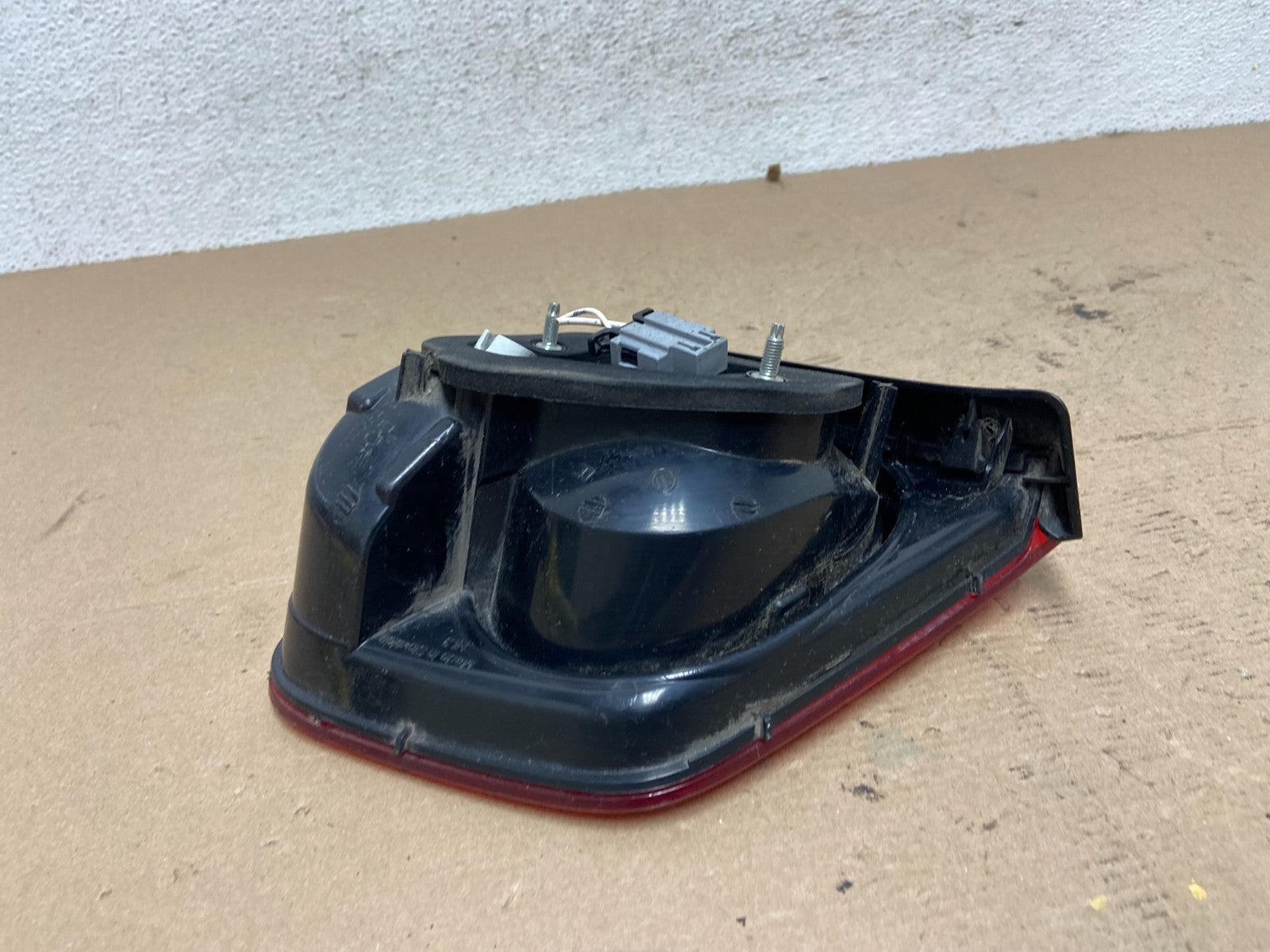 2009-2011 Volkswagen Tiguan Right Passenger Side Inner Tail Light AF4836 LK3