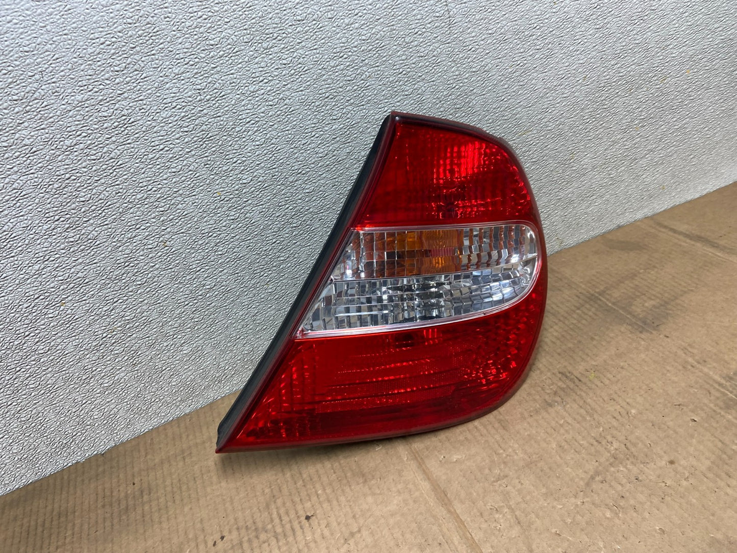 2002 2003 2004 Toyota Camry Tail Light Right Passenger Rh Side OEM AA5394 DW2