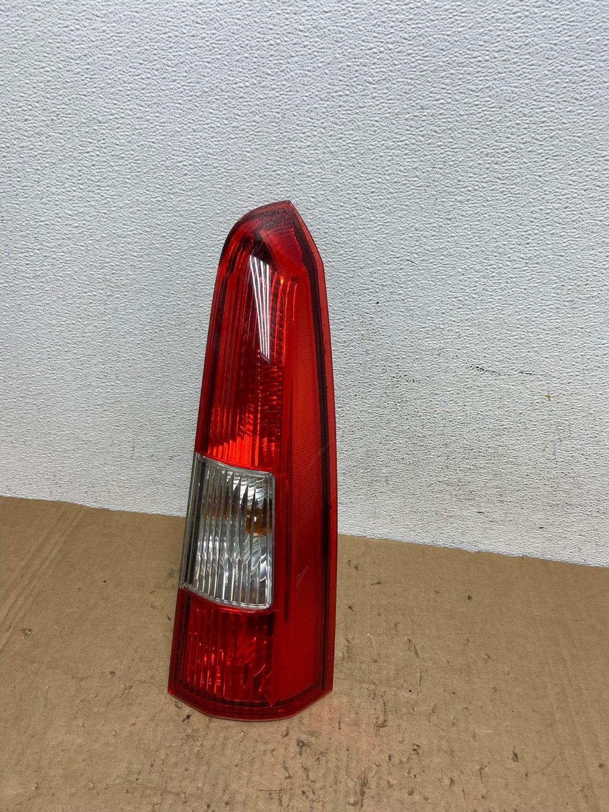 2001-2004 Volvo XC70 V70 Right Passenger RH Side Tail Light Upper AD3743 LK0
