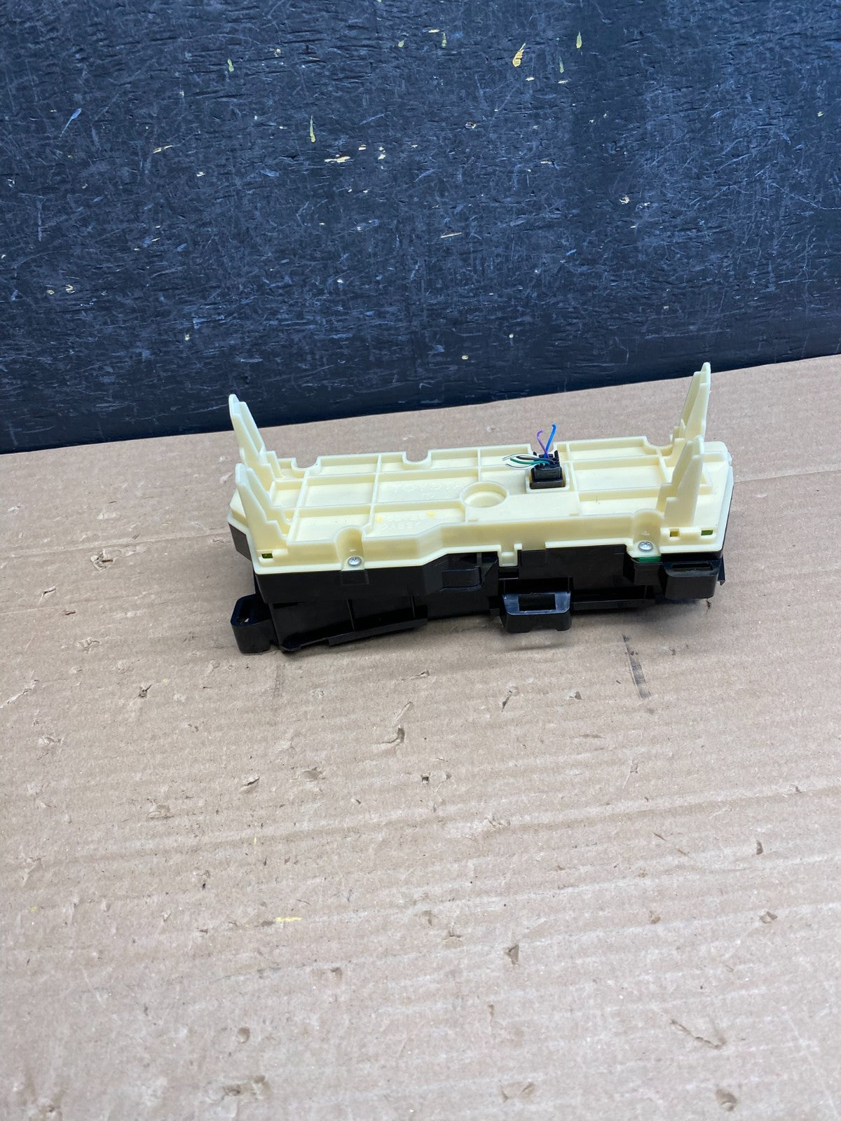 2010 to 2015 Toyota Prius A/C Heater Climate Control Unit Switch AG6324 DG3