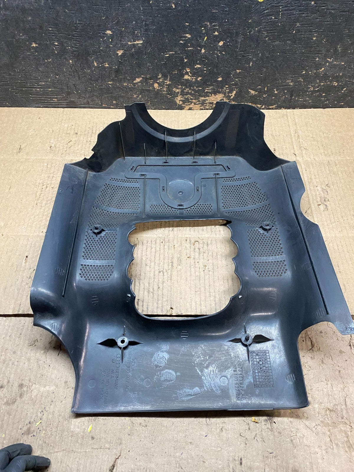 2001 to 2005 Volkswagen Passat 2.8 V6 Engine Motor Cover Oem X9602 DG4
