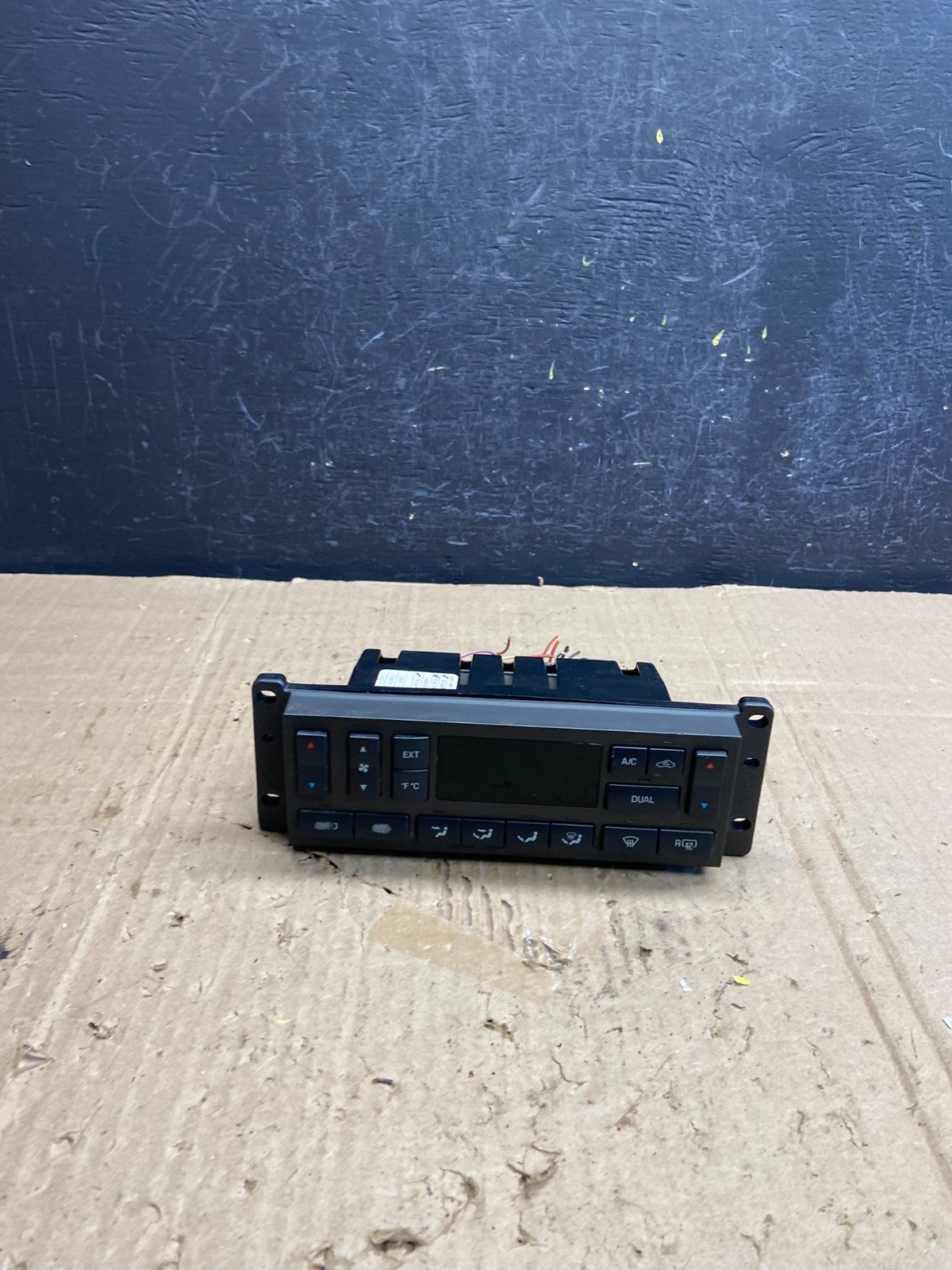 2003 to 2006 Lincoln Town Car Climate Control Panel ae1997 DG0