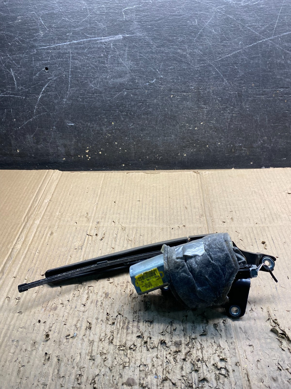 2011 to 2019 Ford Explorer Rear Windshield Wiper Motor OEM X4642 DG5