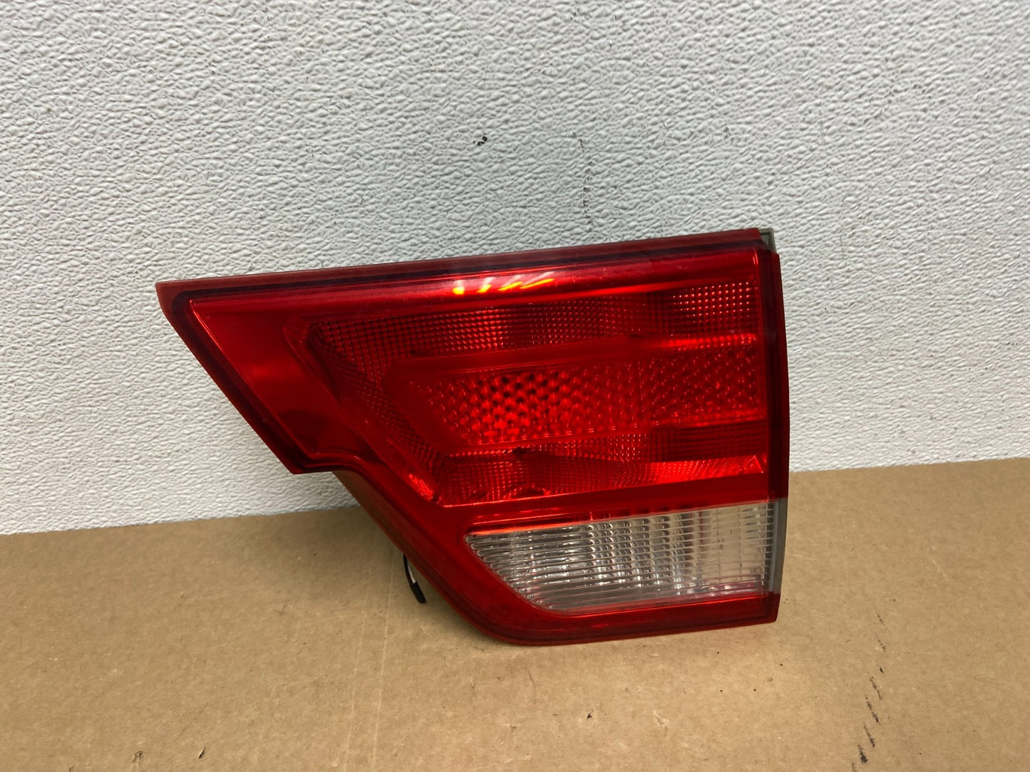 2011-2013 Jeep Grand Cherokee Right Passenger Rh Inner Tail Light Oem AC1076 DW0
