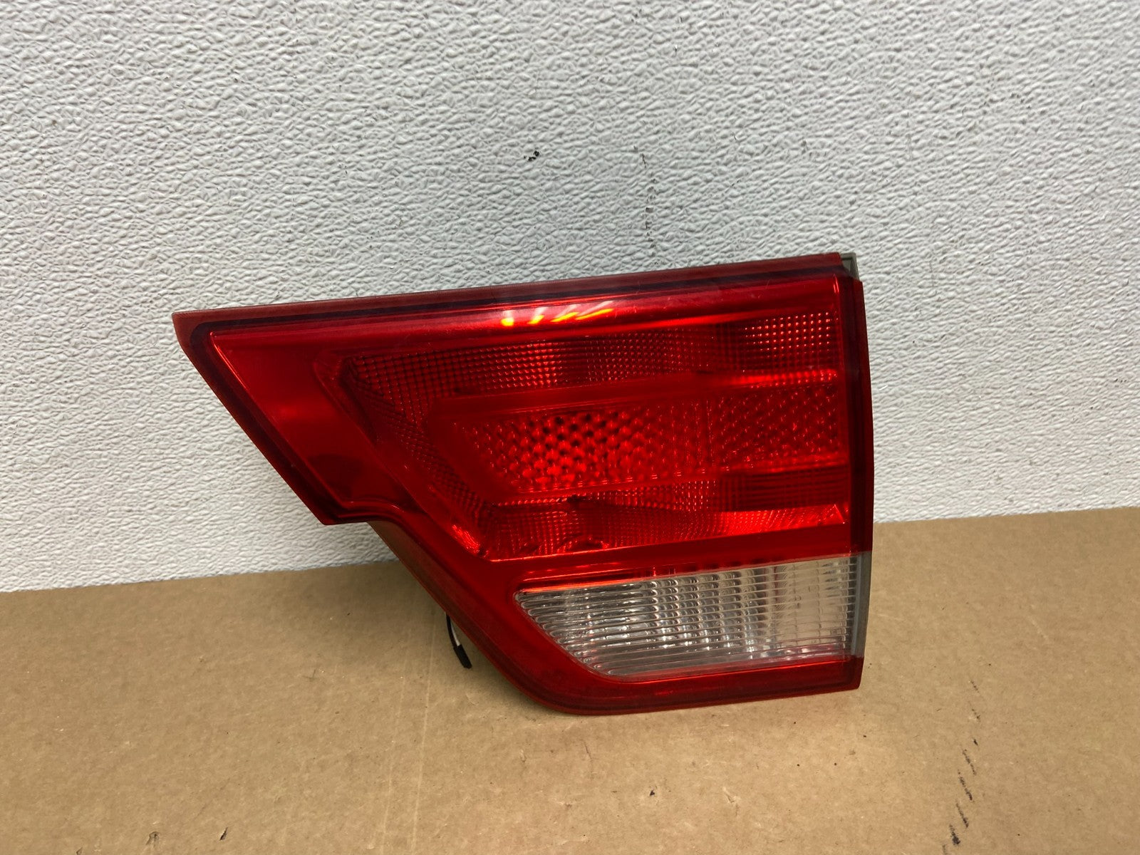 2011-2013 Jeep Grand Cherokee Right Passenger Rh Inner Tail Light Oem AC1076 DW0