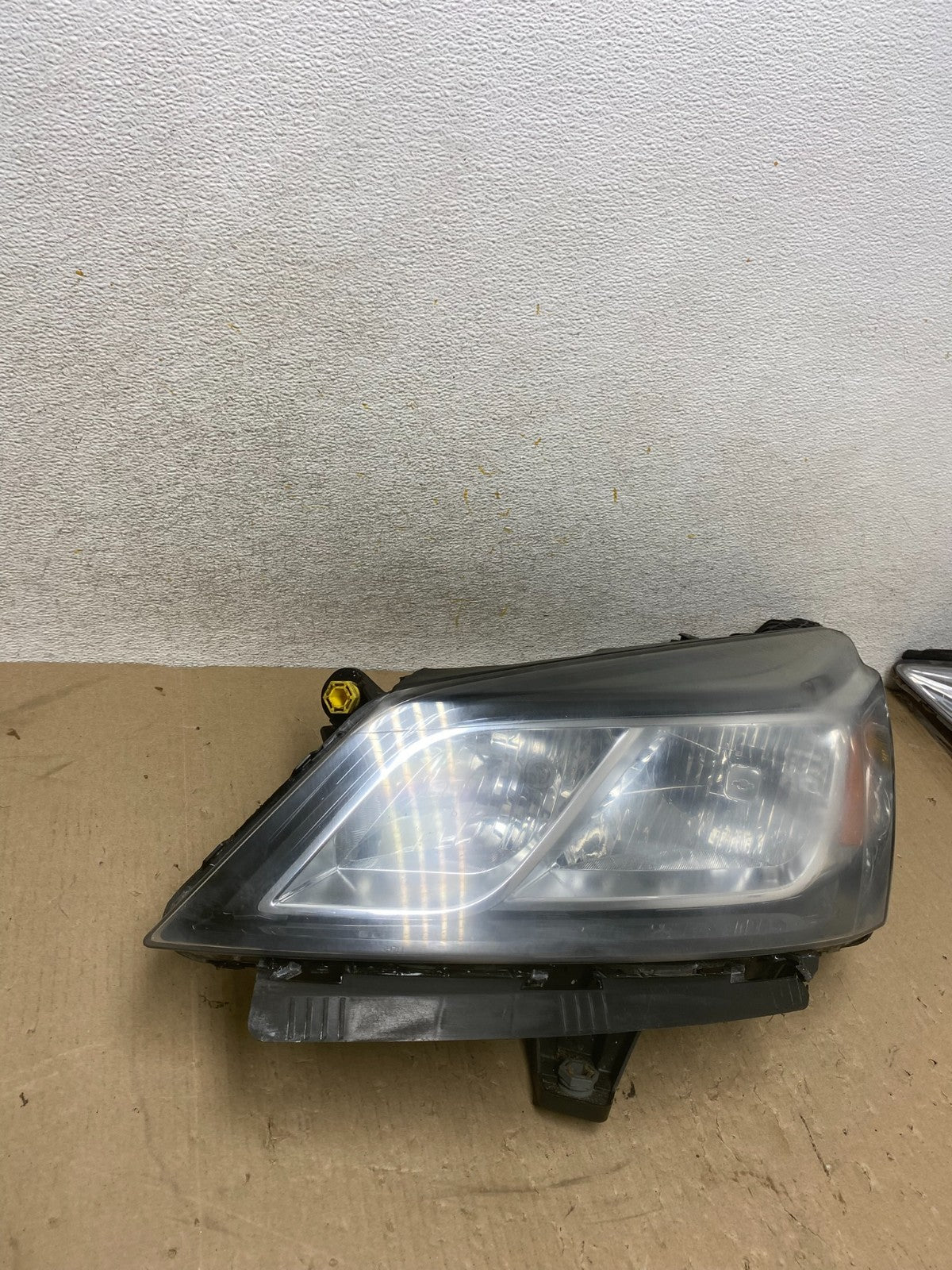 2013-2017 Chevrolet Traverse Left Driver LH Side Headlight Halogen AH6873 DW2