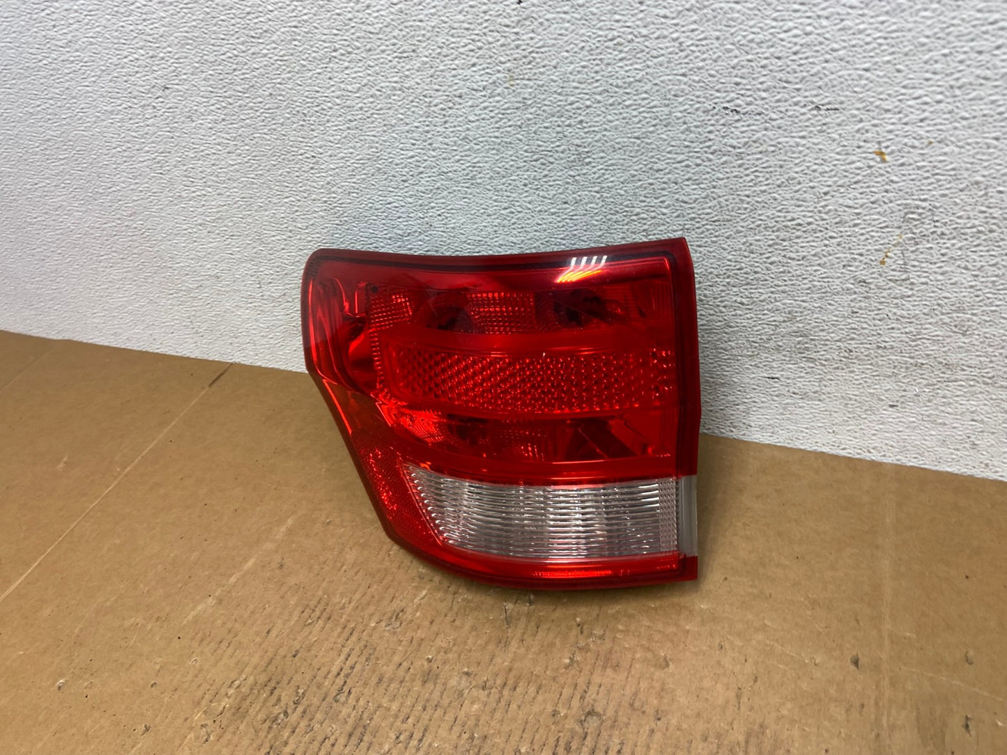 2011-2013 Jeep Grand Cherokee Left Driver Side Lh Tail Light AE0647 LK1