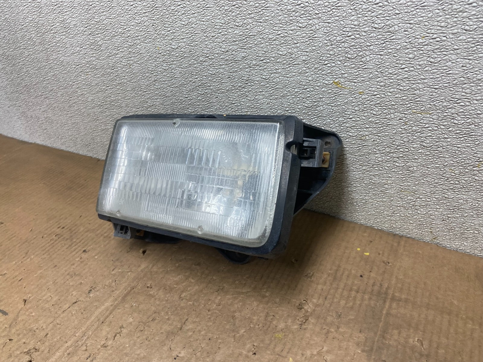 1991 to 1997 Isuzu Rodeo Right Passenger RH Side Halogen Headlight aa6667  DG1